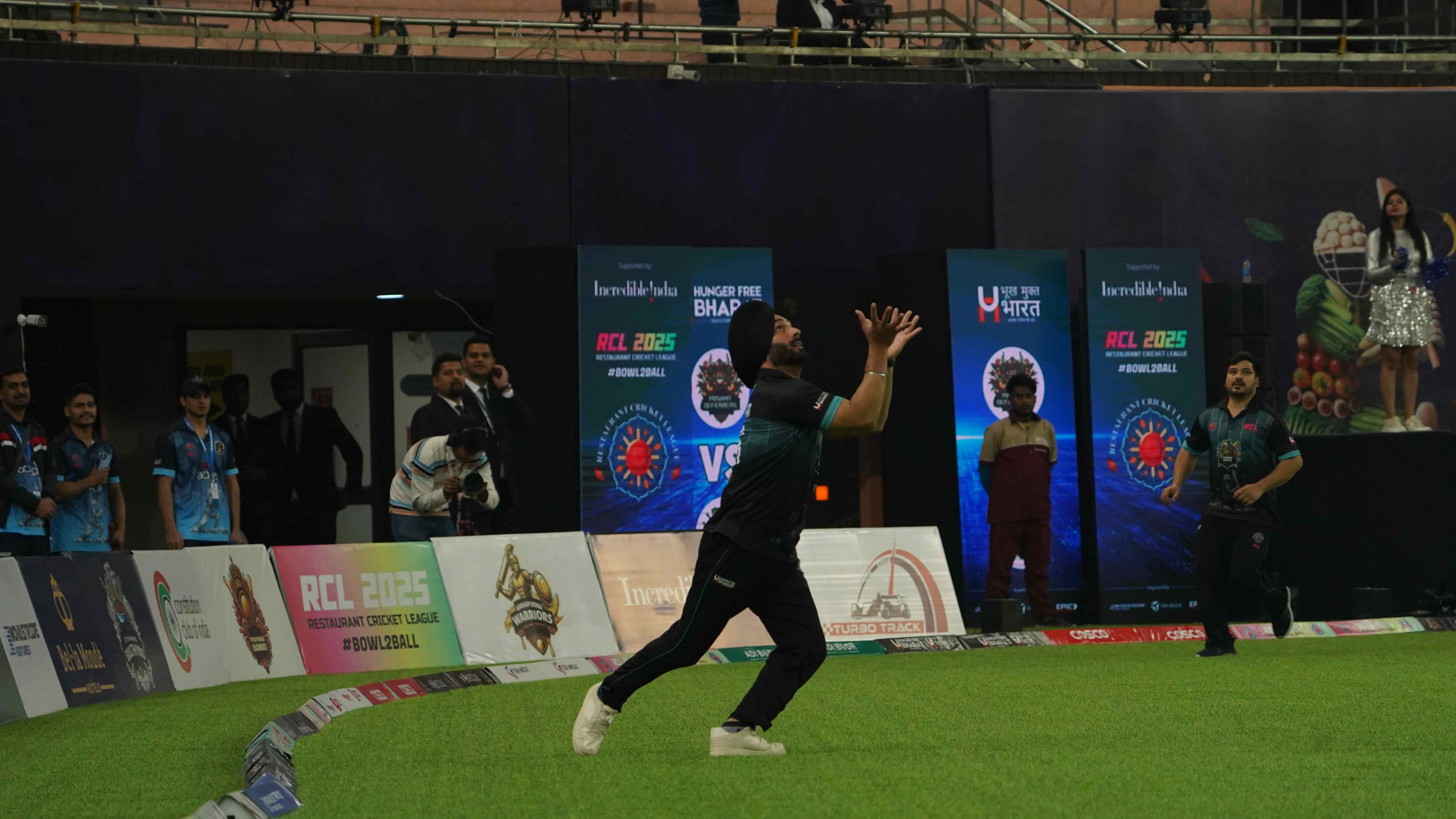 Spectacular Catch & Field Action